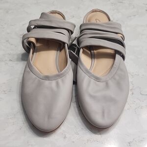 Size 7.5 Womens Light Gray Strappy Ballet Flats
